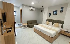 New York Tower Ahmedabad 3*